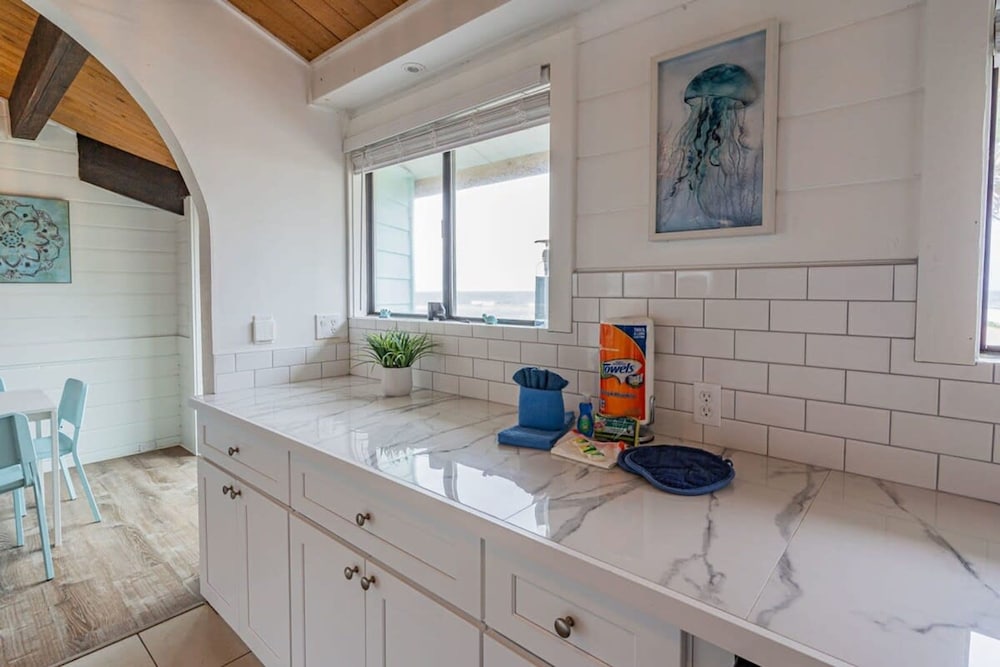 Pelican Beach Private Ocean Front Beach House- Sleeps 10 Bring Your Surf Boards