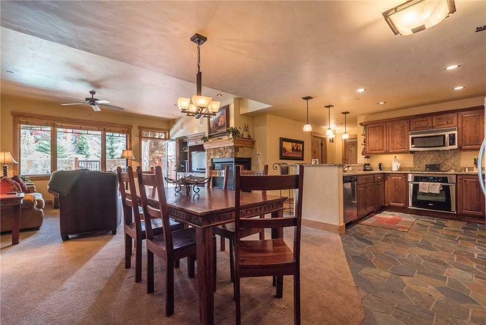 6107 Bear Lodge, Trappeur's Crossing Apartment 3