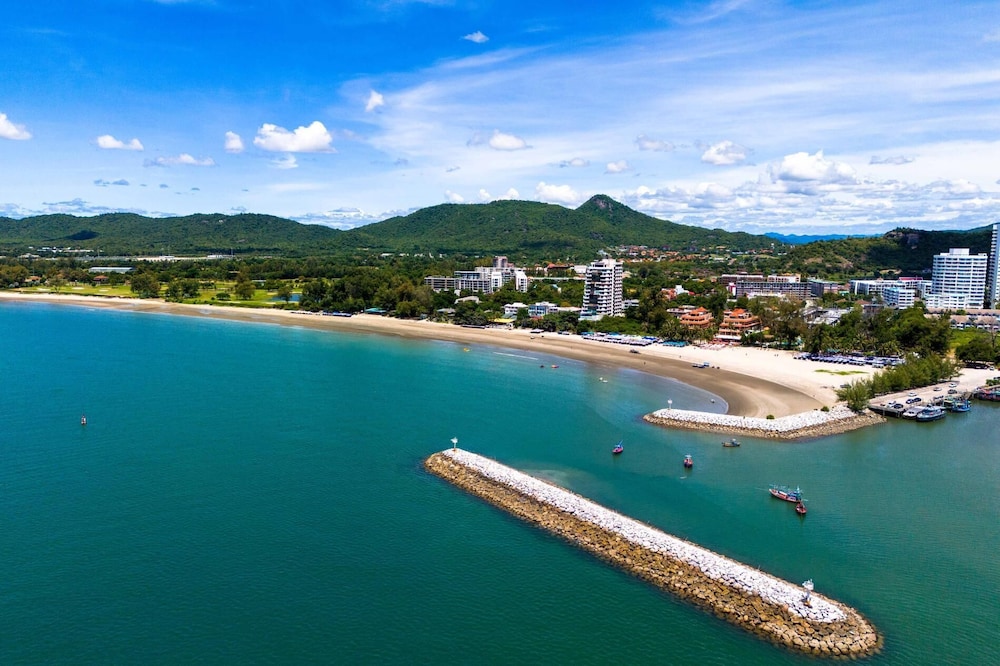 Beachfront Studio Condo-Seaview BW1
