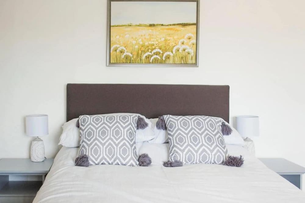 1-bed Apartment in Helston - Resturant and Golf view 2