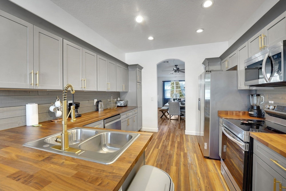 310hc-west Haven 5 Bedroom Home