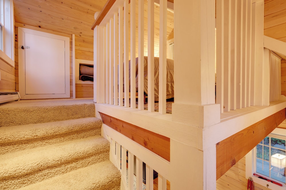 Ski, Hike, Relax By Water: Rustic Mccall Tiny Home