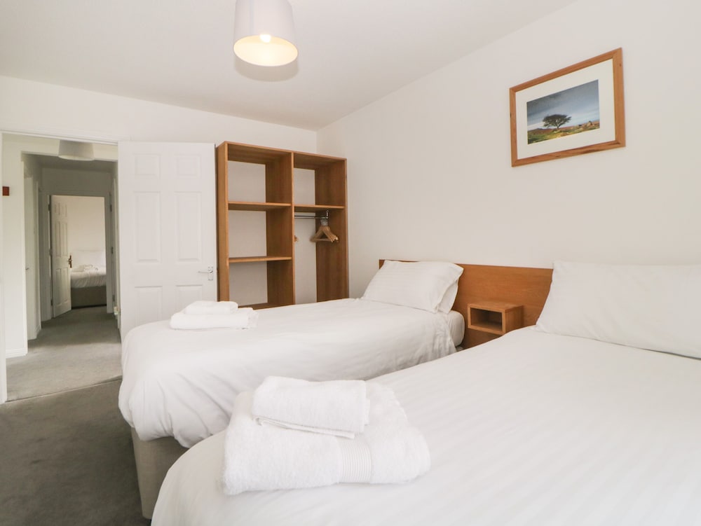 Harcombe House Bungalow 12
