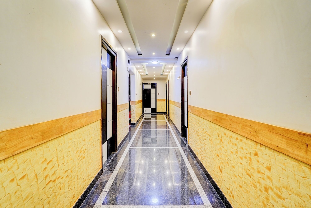 Fabhotel Royal Regalia Inn