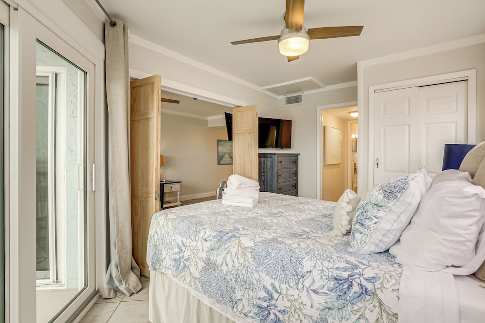 Steps to Pool + Ocean: Jacksonville Beach Gem!