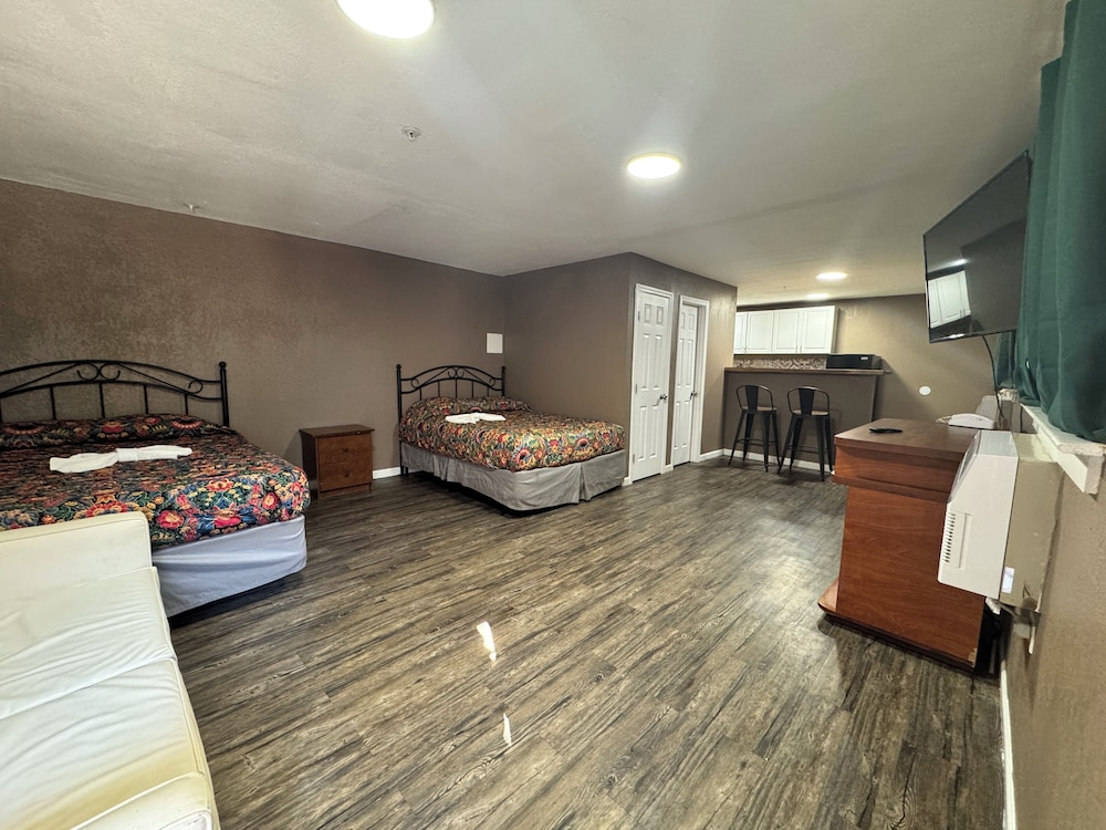 Live In Lodge