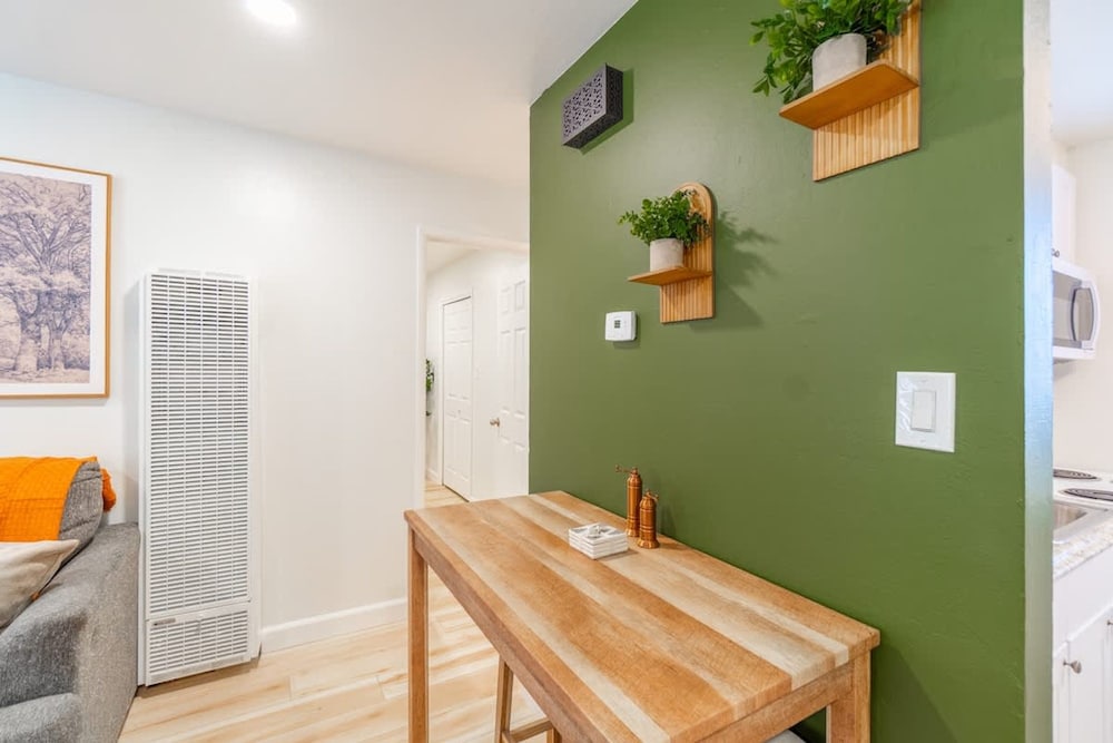 Luxe Loft - UNR Pet Friendly