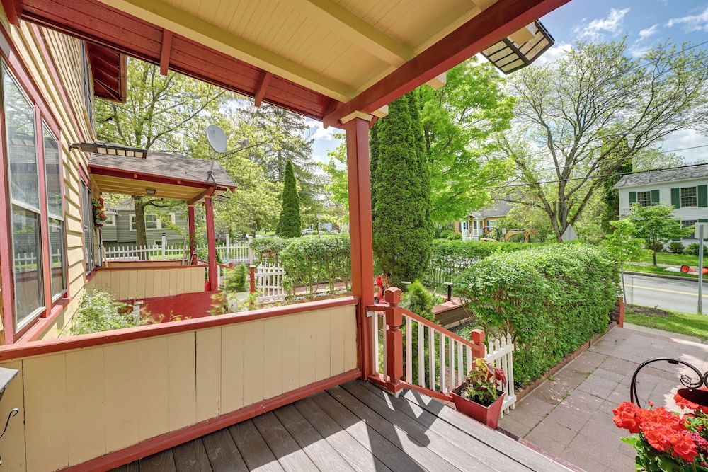 Walk to Cornell University: Charming Duplex!