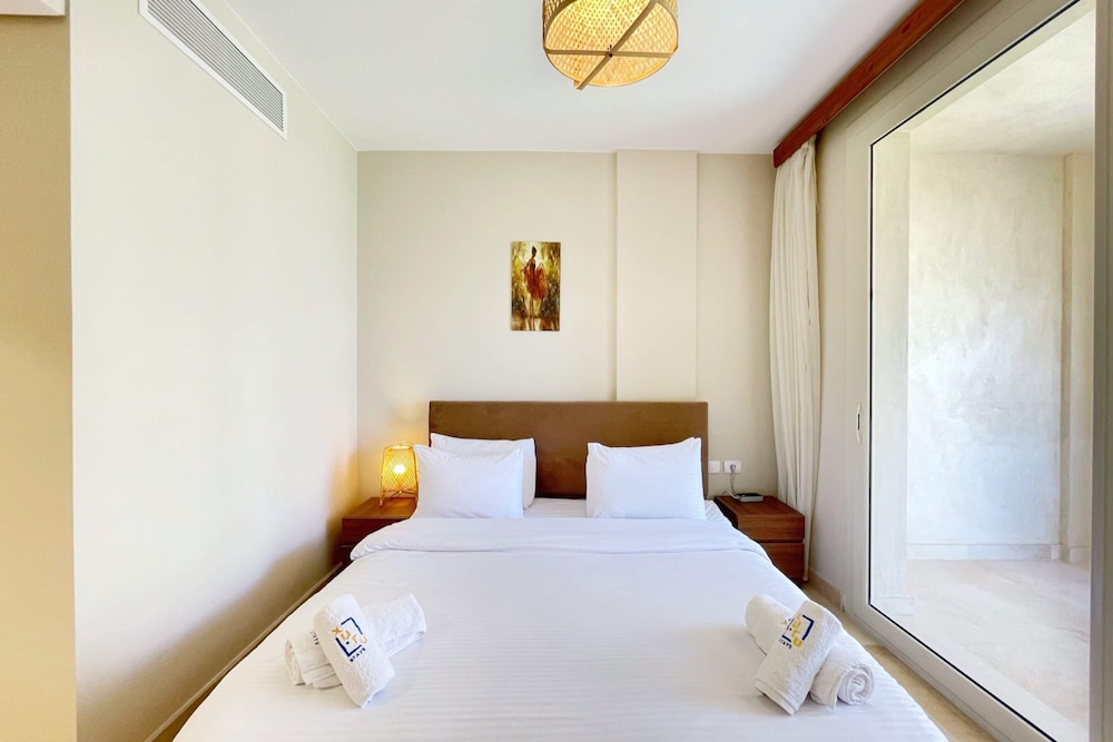 Xuru Stays I Homestyle 3BR Penthouse Pool & Beach View