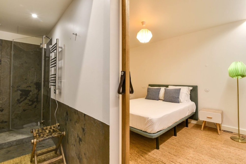New Apartment With Easy Access in Traditional Area of Lisbon view 5