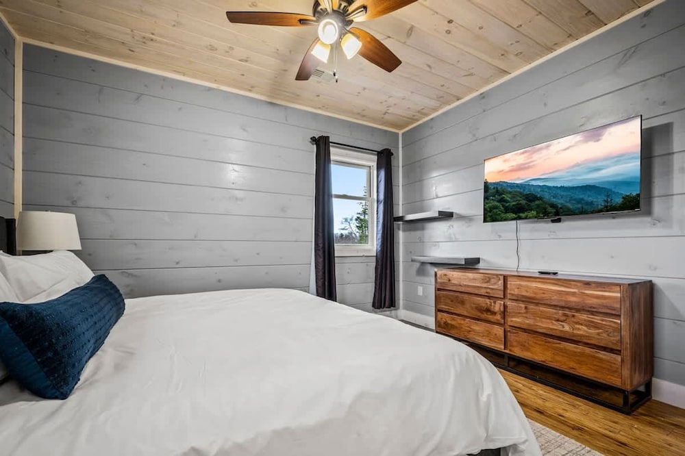 Sleeps18 Views 2 Hottubs Family Reunion Retreat