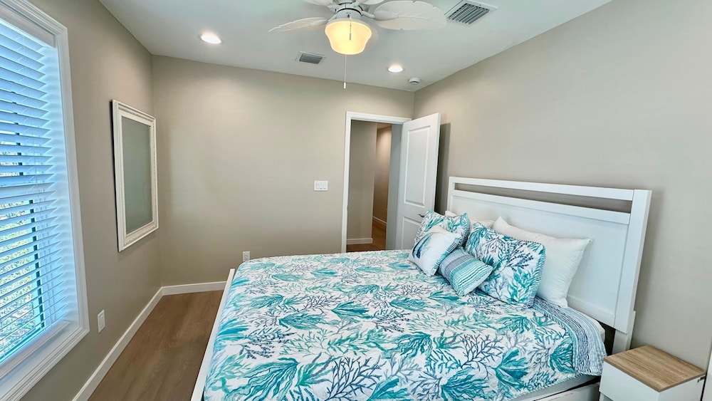Docked at Dakota Sunset - Mid Island Pool Home