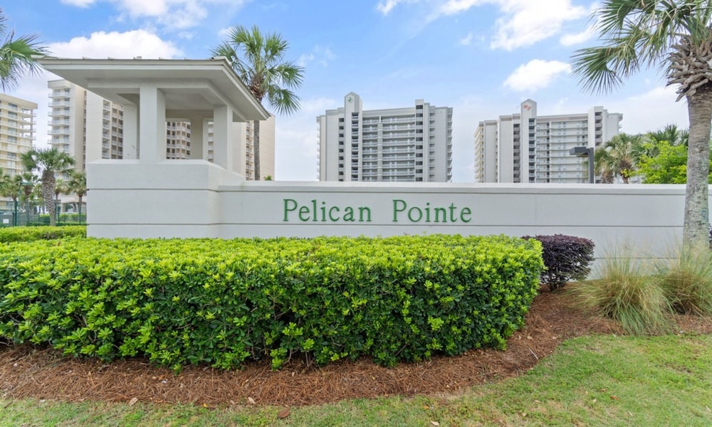 Pelican Pointe by Hosteeva