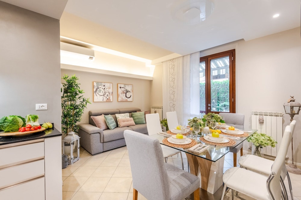 Casa Ambra in Lucca With 1 Bedrooms and 1 Bathrooms