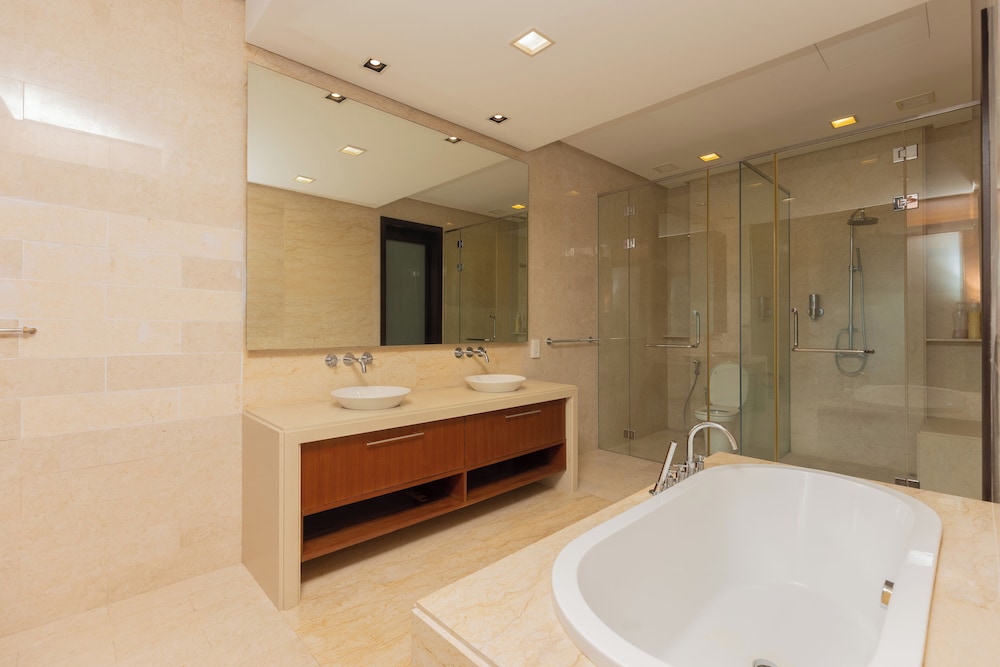 Straits Quay Waterside Suites