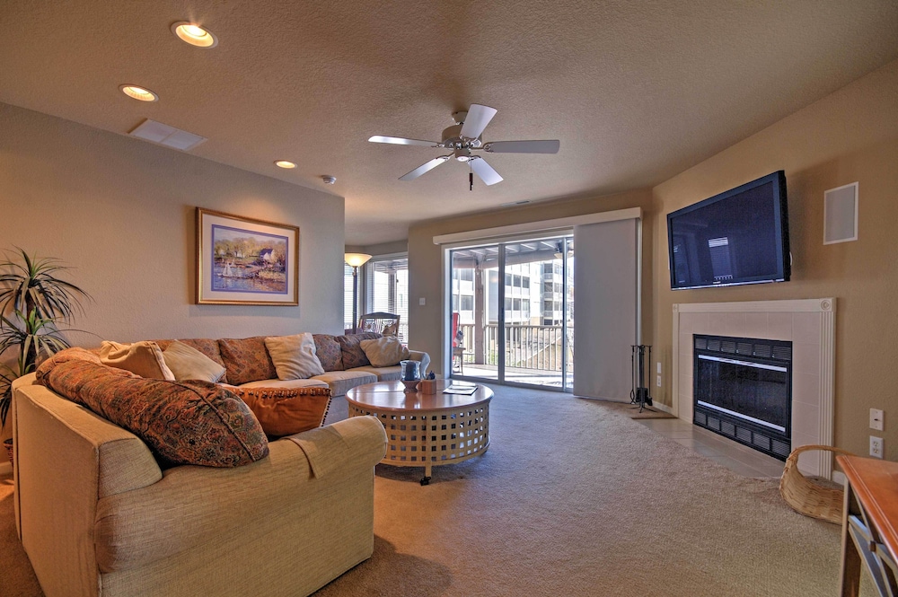 Luxe Lakeside Regatta Bay Getaway w/ Pool Access!