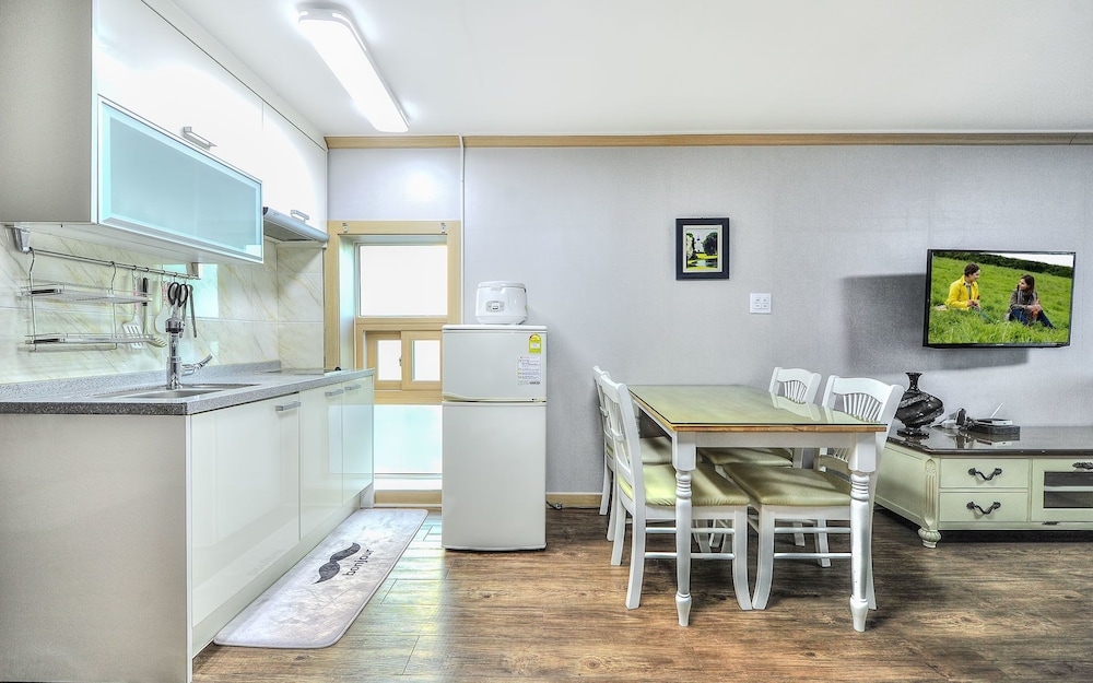 Sokcho Esher House Pension