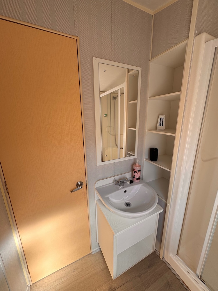 3 Bed Caravan - Side Gated Decking, Wifi, Pets
