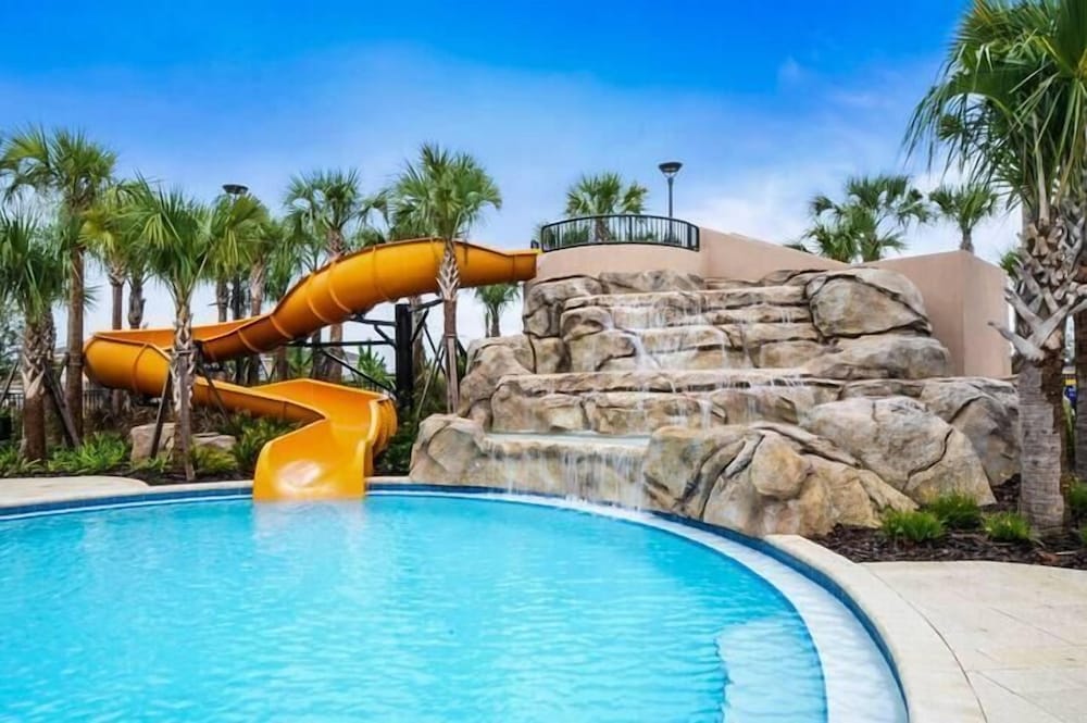 4606 TD - 5BR Townhome Marvel: Private Pool