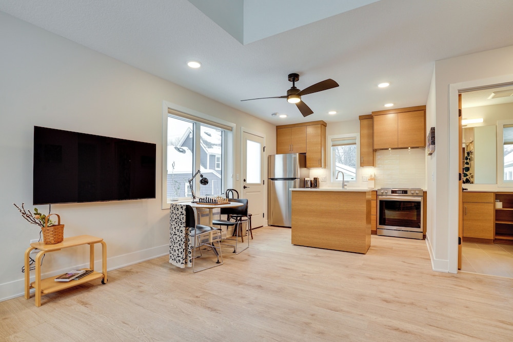 < 1 Mi to Carleton College: Wfh-friendly Apartment