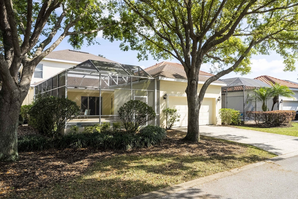 Stunning 5 Bd Home w/ Pool Close to Disney 7420