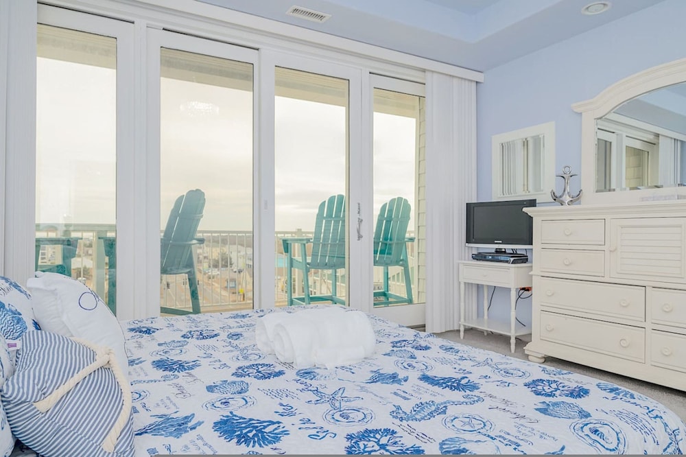 Penthouse By The Sea Huge Home w Amazing Views view 4