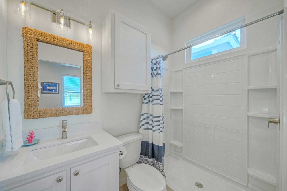 2 Homes, Sleeps 22 2 Private Pools, Firepit, Steps to Beach Boardwalk Access
