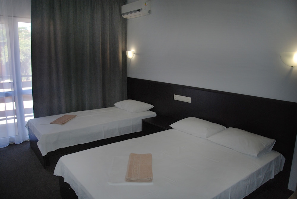 Peak Season Hotel