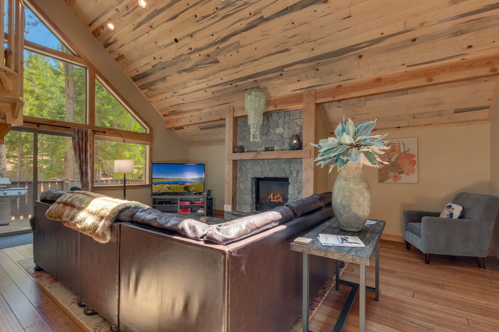 The Westlands Lodge 1135ac 4 Bedroom Home