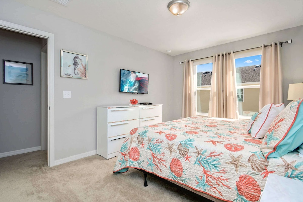 Modern 4BR Townhome Near Disney in Gated Resort