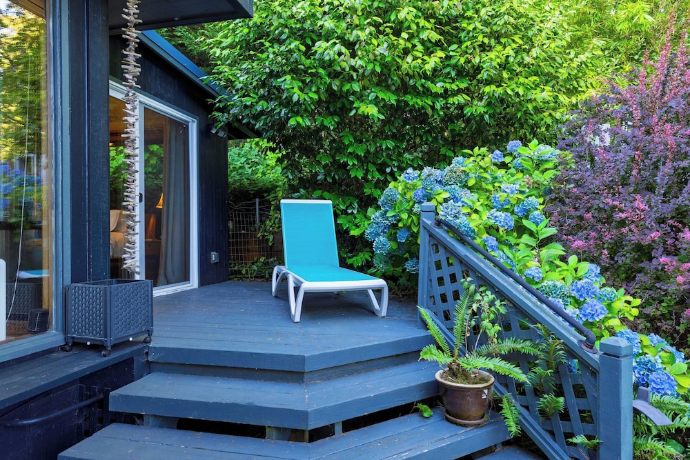 Coastal Escape w/ Balcony, Firebowl & Ocean Views Near Manzanita Sunset House by Avantstay