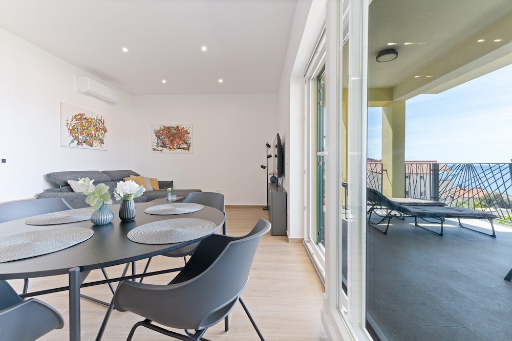 Luxury Living at Horizon Retreat