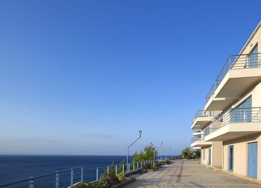 Xenia Residence & Suites