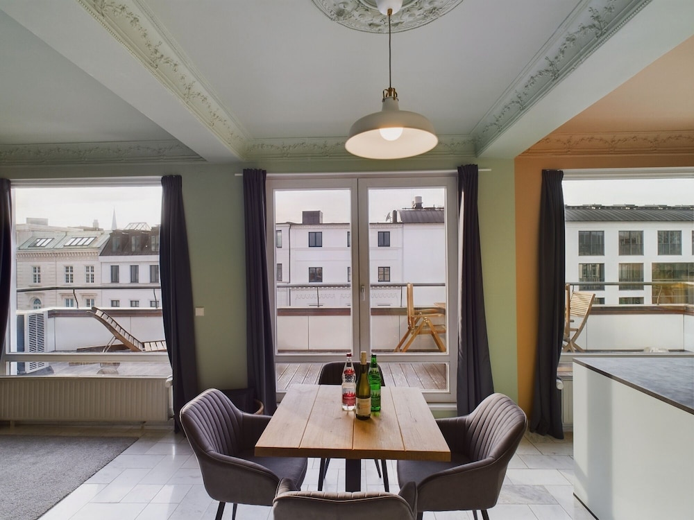 Art Apartments