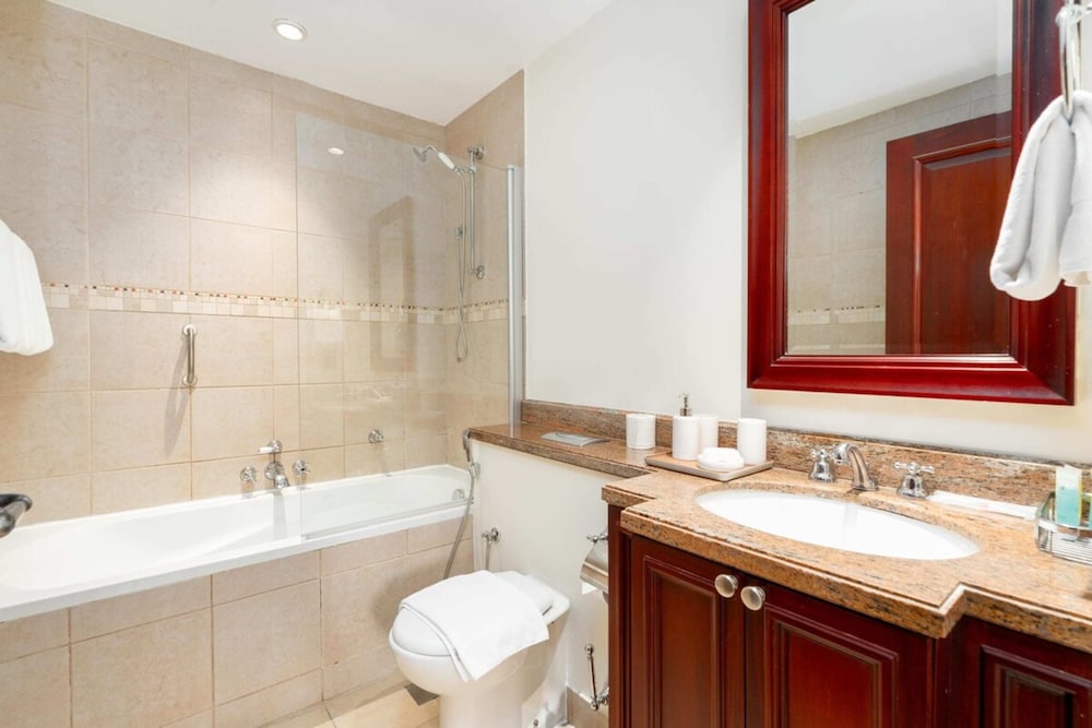 Stylish 1BD Apartment w/ Balcony, Downtown Dubai!