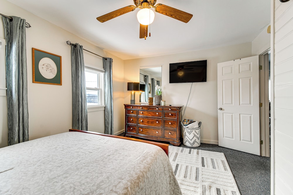 5 Mi to Dtwn Syracuse: Updated Apartment!