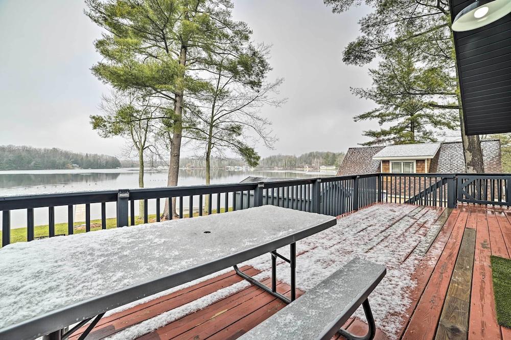 Diamond Lake Waterfront Cabin w/ Deck  Dock! - Property Image 1