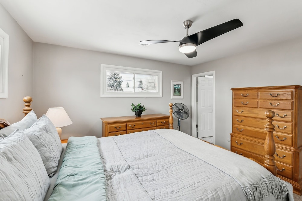 Comfortable & Spacious 3br Home In Cheyenne 3 Bedroom Home