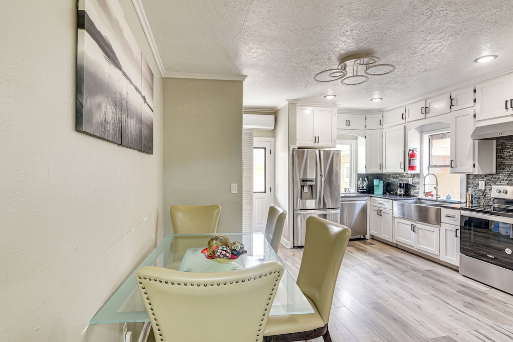 2 Mi to Dtwn: Walkable Apt in Houston!