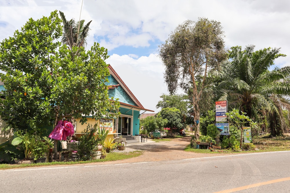 OYO 902 Life​ &​ Love​ Resort​