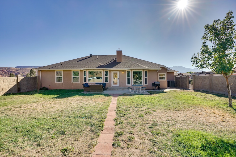 Moab Home w/ Pool - 14 Mi to Arches National Park! view 3
