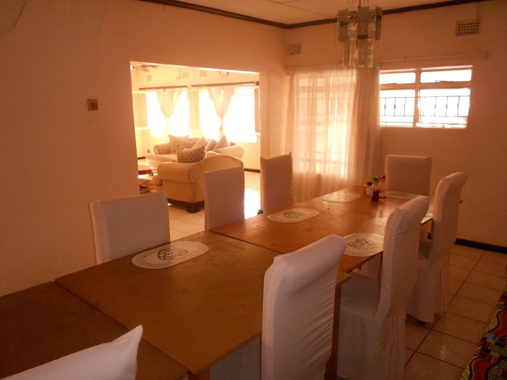 Wane Guest Lodge