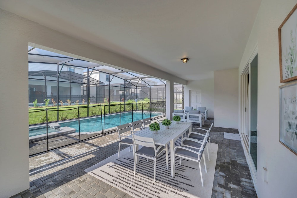 Chic 10br Retreat With Themed Rooms Pool