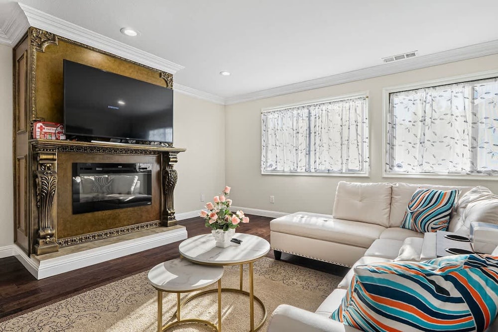 SJ Downtown 5 BR Stunning House