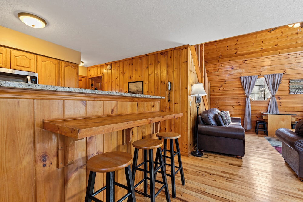 Bear Hideaway Cozy 3BR Cabin