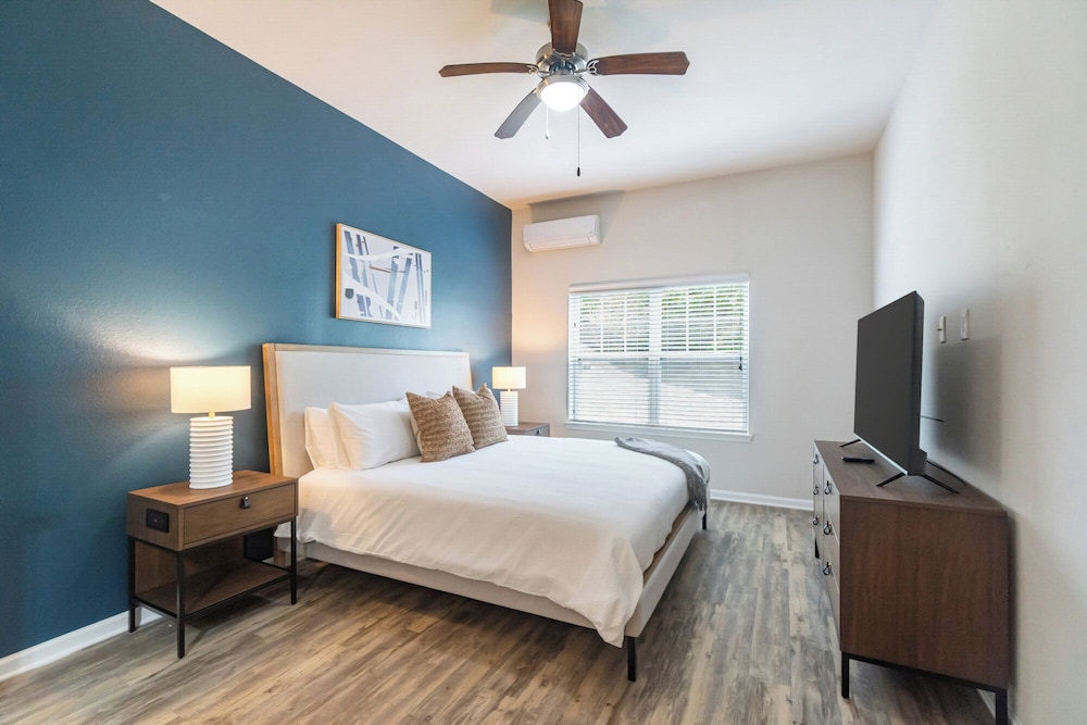 Landing Apartments - University City North