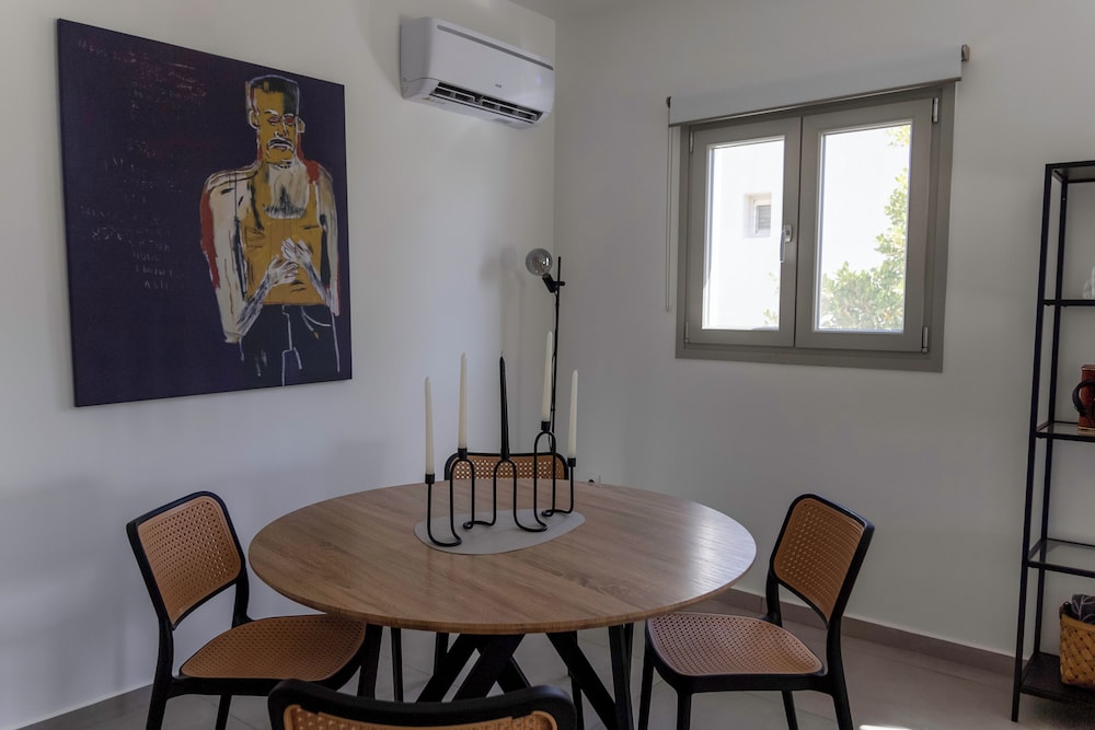 Phos de Antiparos photo 3