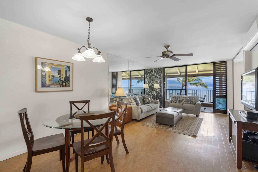Lauloa 410 - Top Floor, Oceanfront Lanai, Molokini & Halaeakala Views, Split A/C