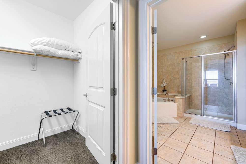 Lake LBJ Condo w/ Private Balcony, Lake Views - Property Image 3
