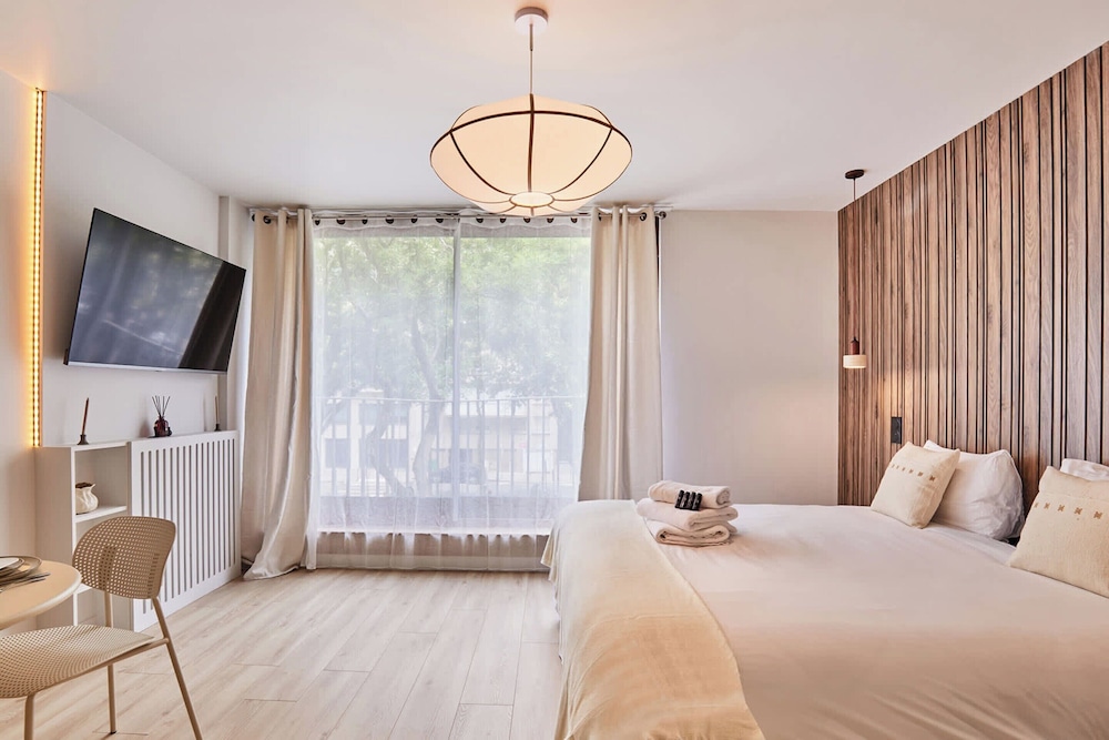 THE Parisian Suite / Center of Paris